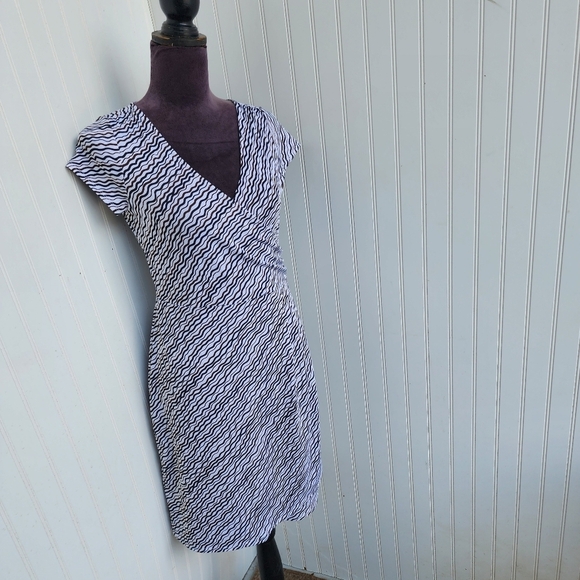 Ann Taylor Faux Wrap Dress White Black Brown V Neck Office V- Neck Stretch Sz 4P - Picture 2 of 13